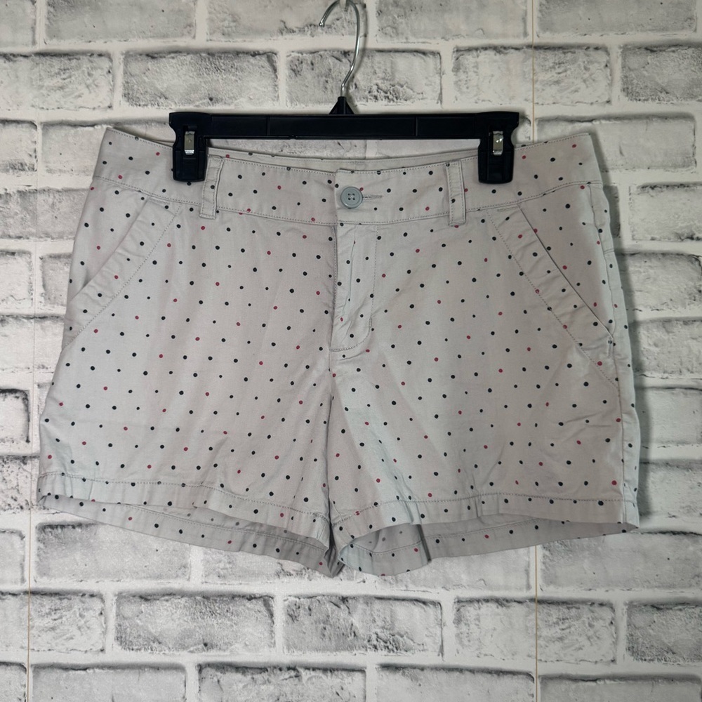 Women’s Columbia 4” inseam shorts gray with polka dots Size 10